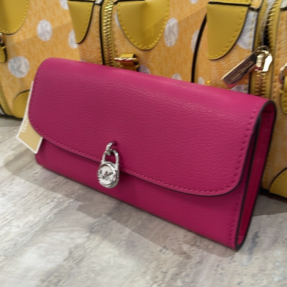 Michael Kors Hamilton Large Leather Flap Continental Wallet
Dragonfruit
NWT - Picture 11 of 16